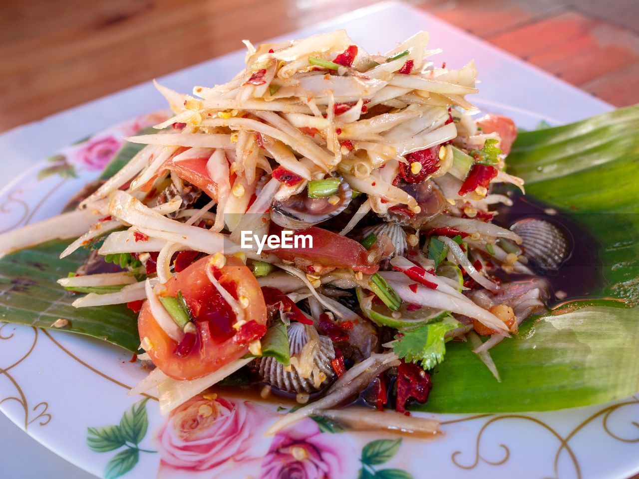 HIGH ANGLE VIEW OF FOOD SERVED IN PLATE