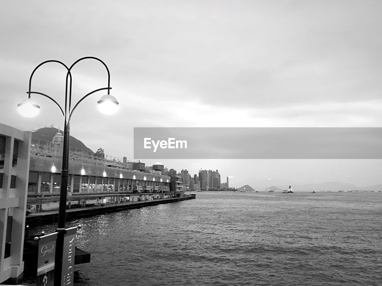 VIEW OF BUILDINGS AT WATERFRONT