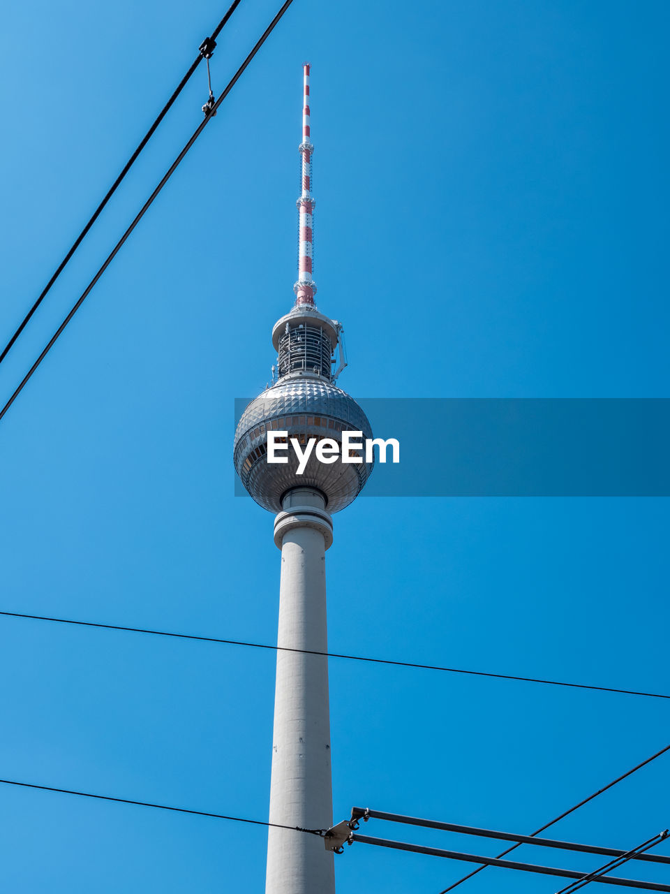 LOW ANGLE VIEW OF COMMUNICATIONS TOWER AGAINST CLEAR BLUE SKY