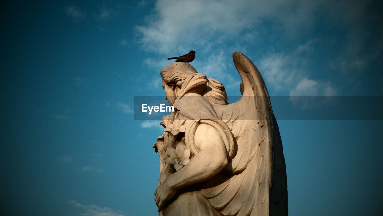 LOW ANGLE VIEW OF SCULPTURES AGAINST SKY