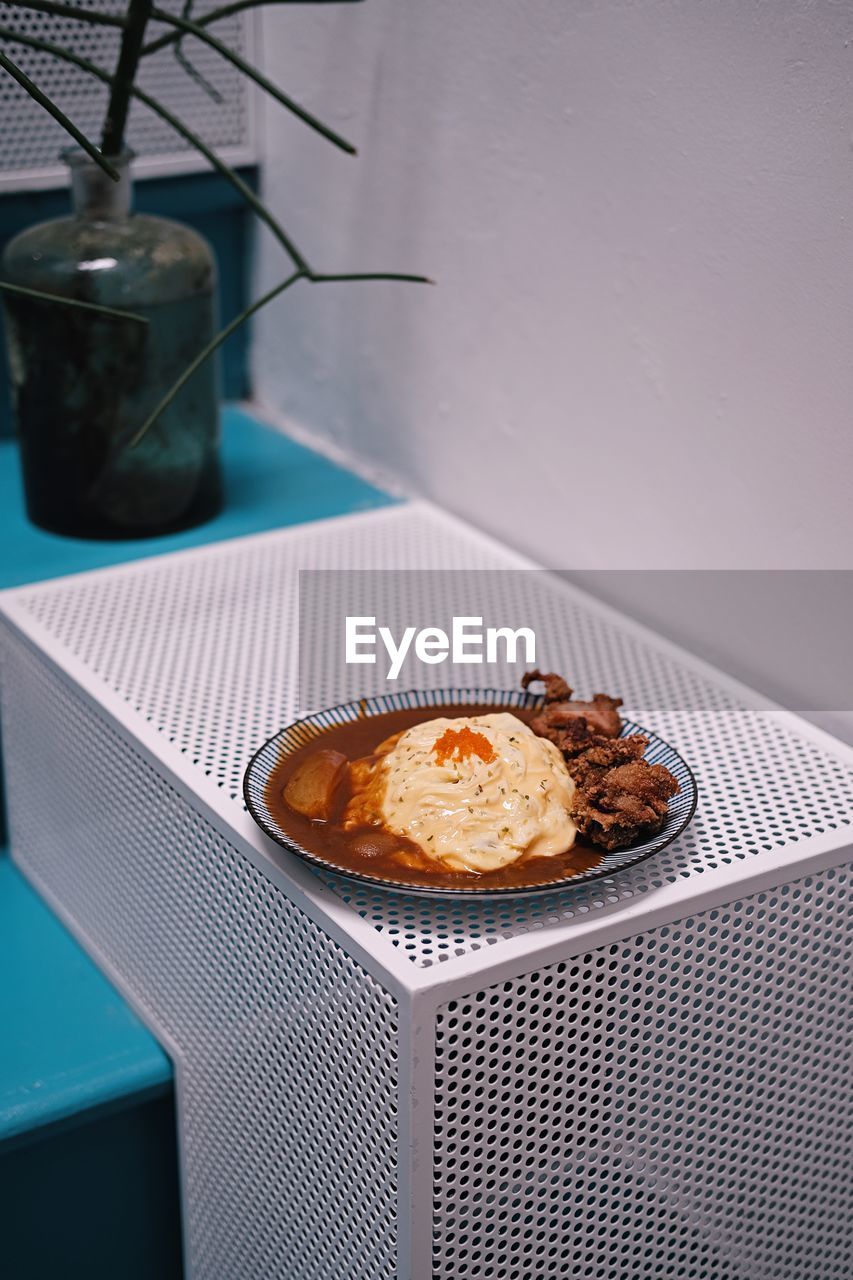 HIGH ANGLE VIEW OF BREAKFAST SERVED ON PLATE