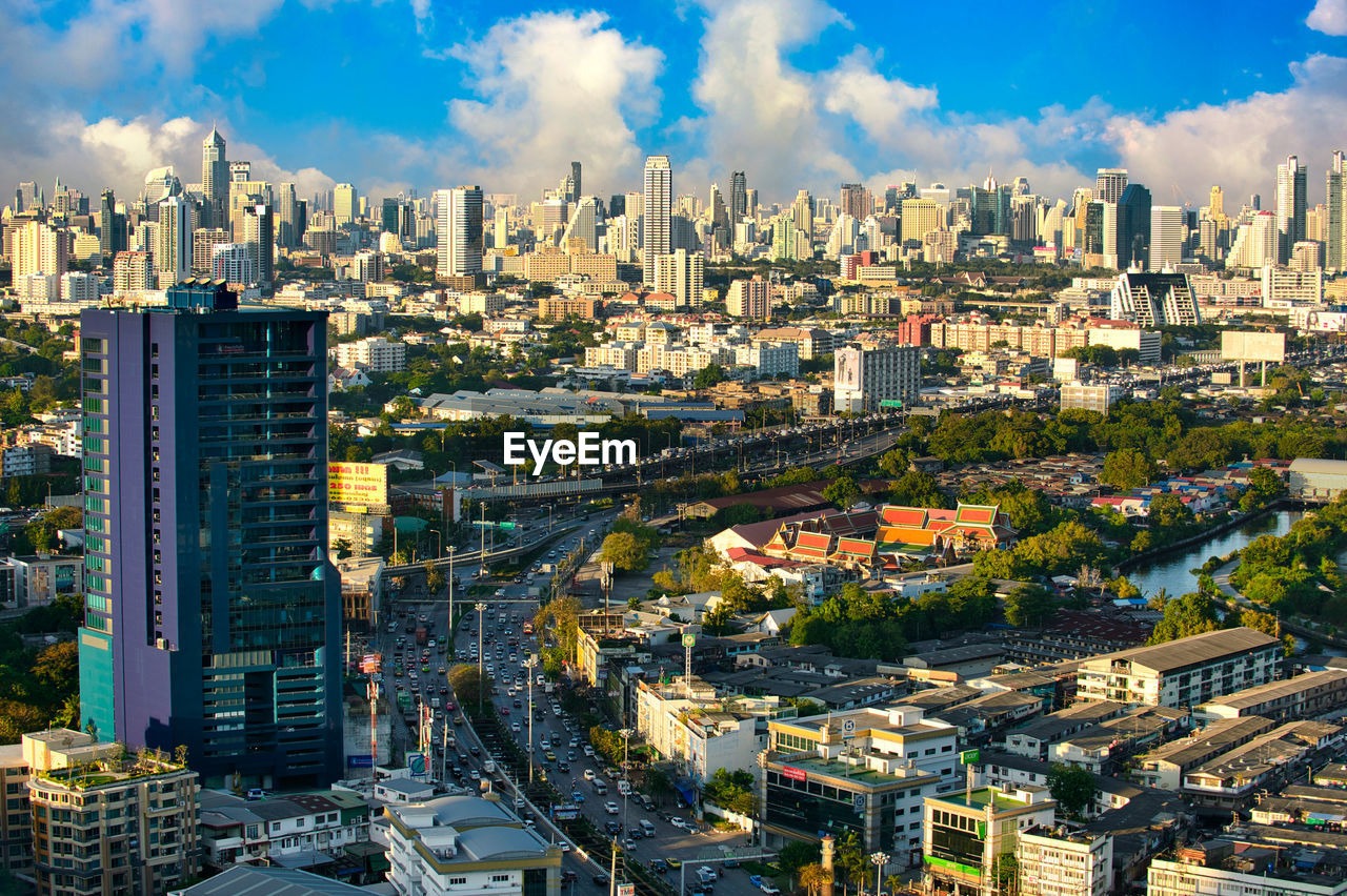 AERIAL VIEW OF BUILDINGS AGAINST SKY