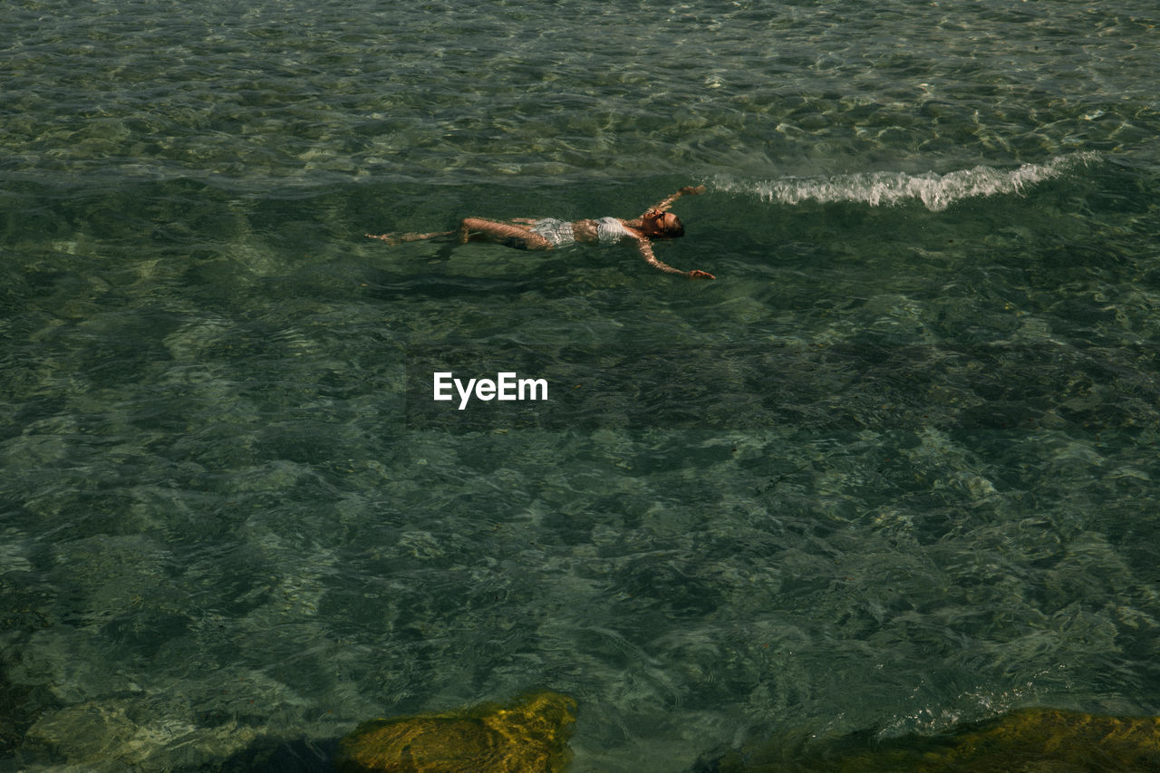 HIGH ANGLE VIEW OF SWIMMING UNDERWATER