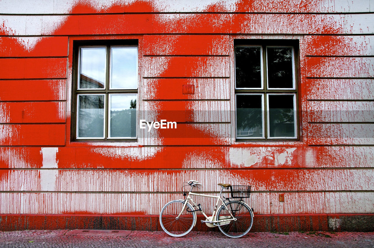 BICYCLE BY BUILDING