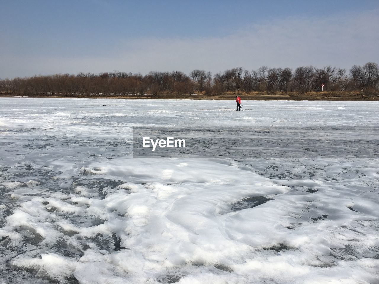 SCENIC VIEW OF FROZEN LAKE AGAINST SKY