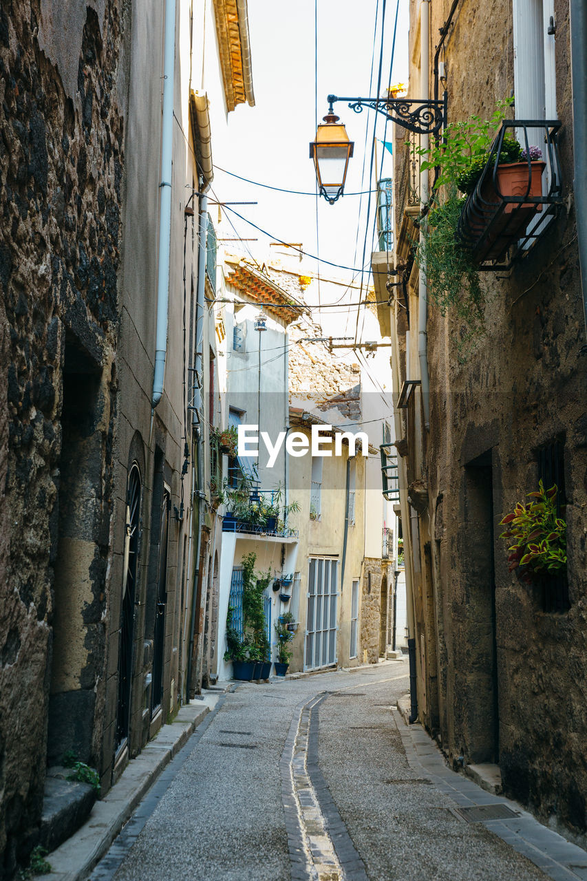 Narrow alley amidst buildings in city