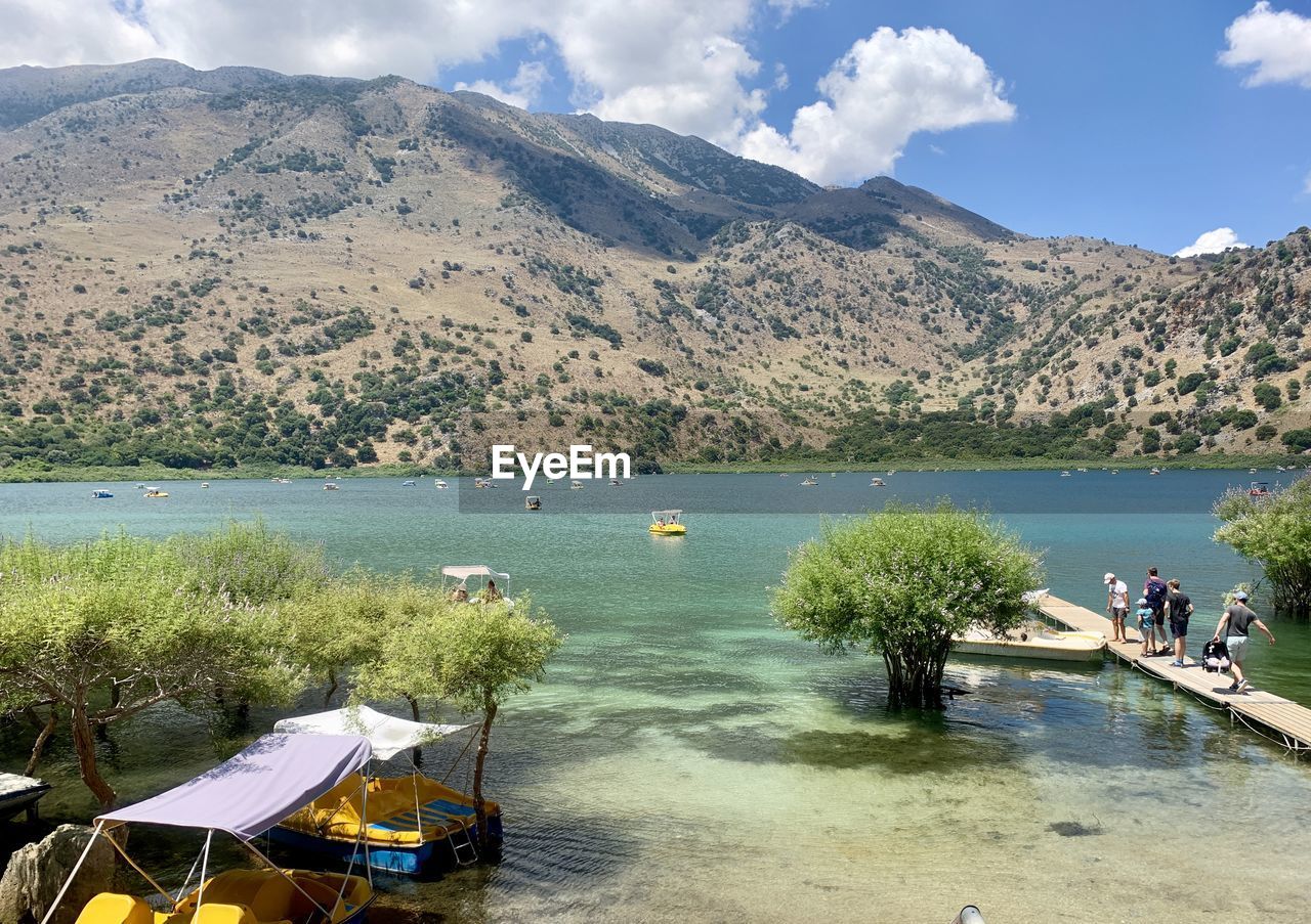 SCENIC VIEW OF LAKE AGAINST MOUNTAIN RANGE