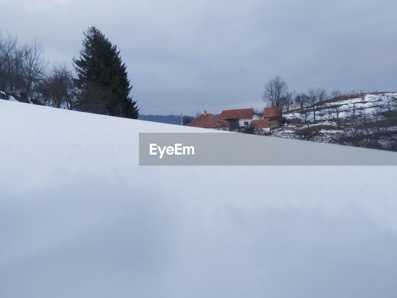 SNOWCAPPED MOUNTAINS AGAINST SKY