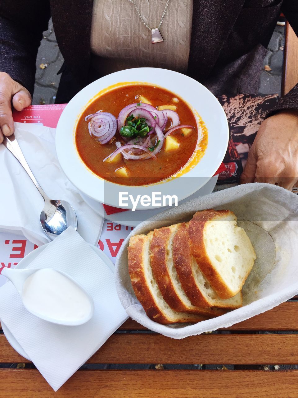 DIRECTLY ABOVE SHOT OF SOUP SERVED IN BOWL