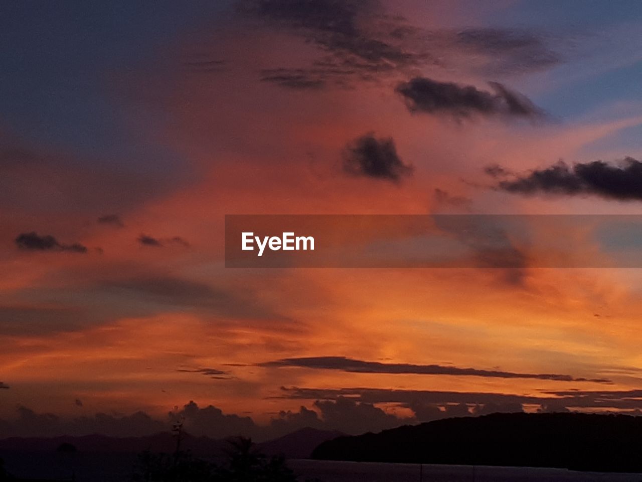 SCENIC VIEW OF DRAMATIC SKY OVER SILHOUETTE LANDSCAPE