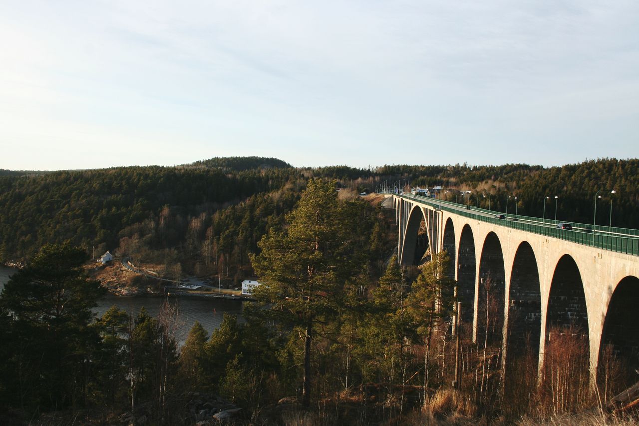 ARCH BRIDGE AGAINST SKY