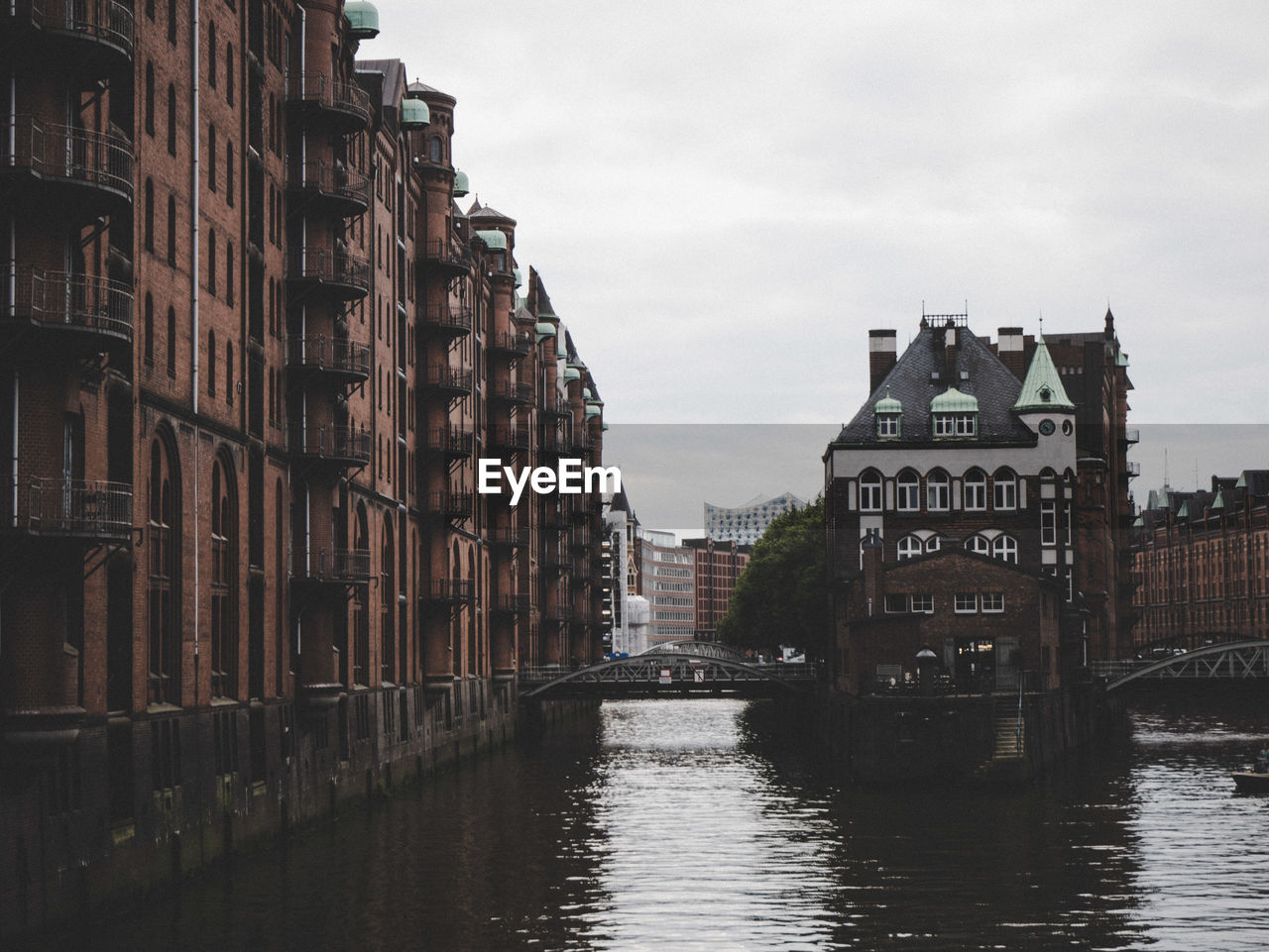 CANAL AMIDST BUILDINGS AGAINST SKY