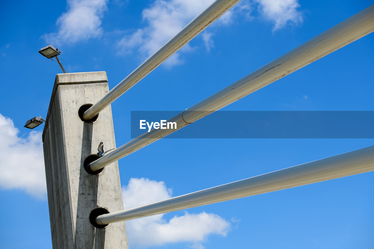 LOW ANGLE VIEW OF CRANE AGAINST SKY