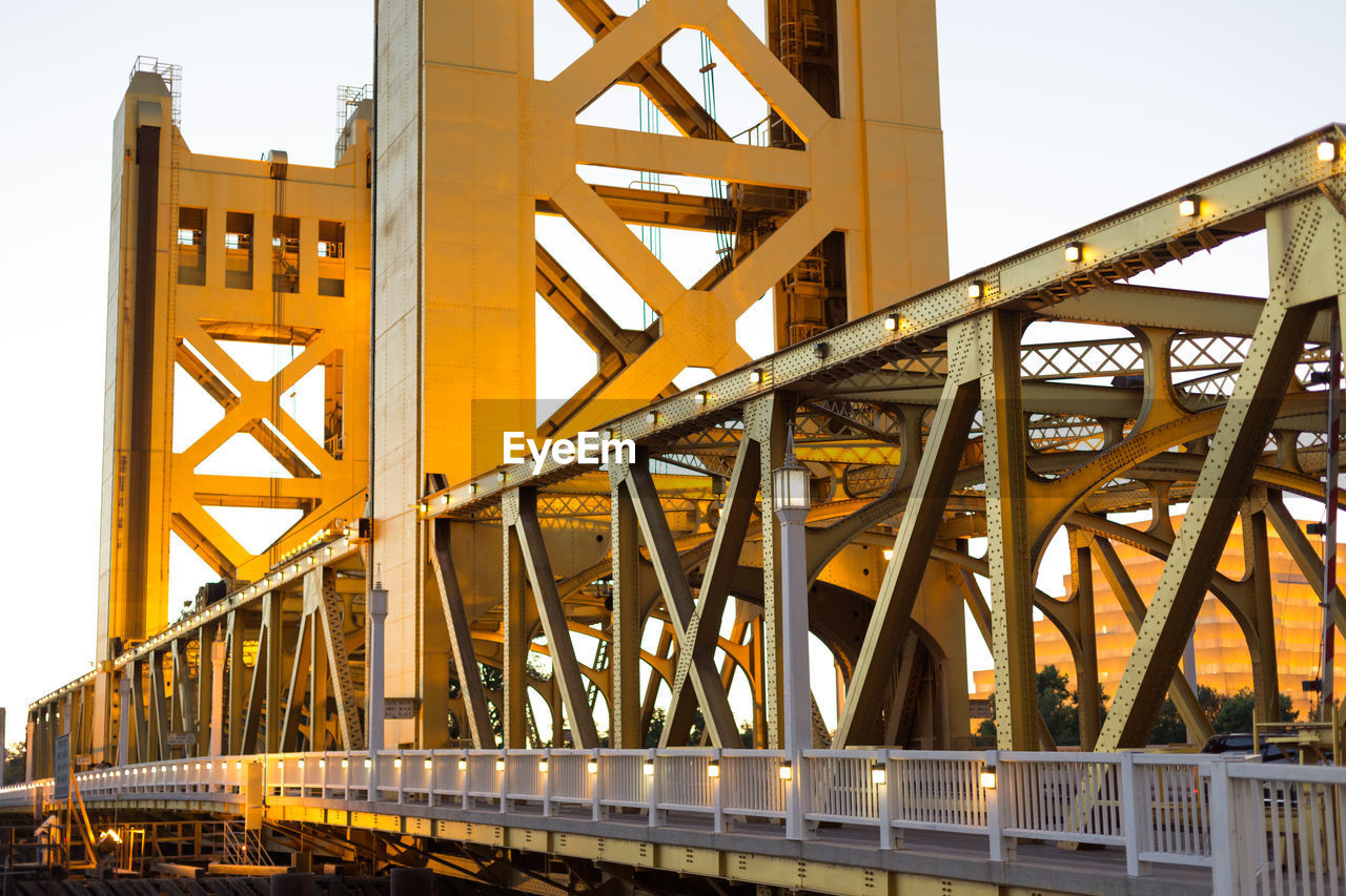 LOW ANGLE VIEW OF BRIDGE IN CITY