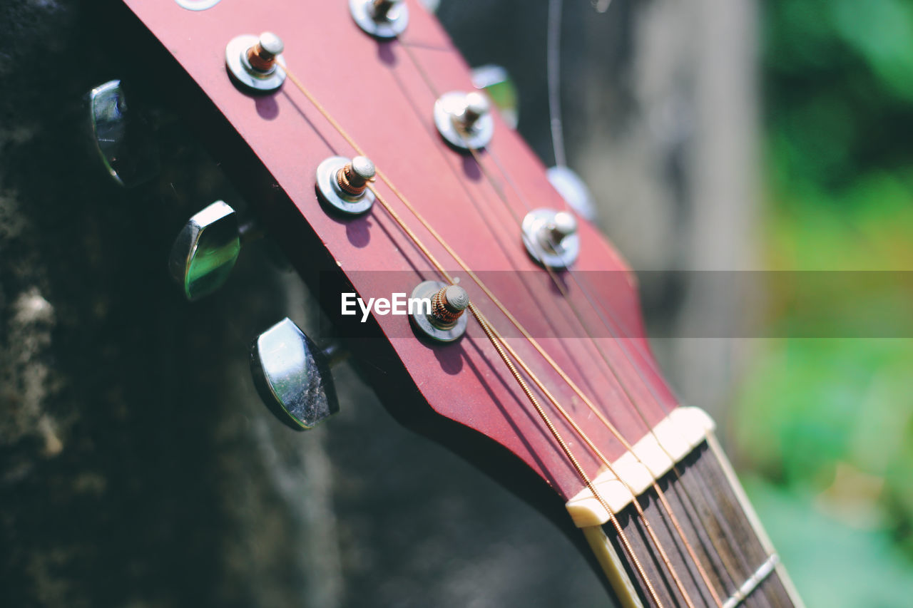 Close-up of guitar tuning pegs