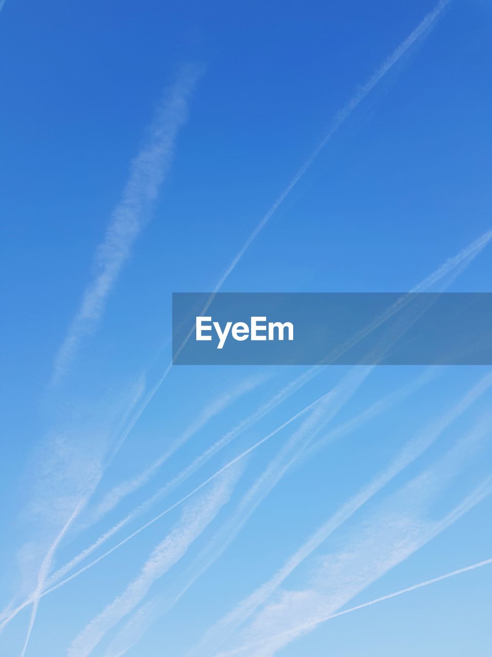 LOW ANGLE VIEW OF VAPOR TRAIL IN SKY