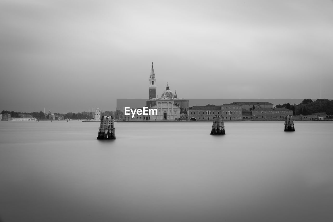 VIEW OF MOSQUE AT WATERFRONT