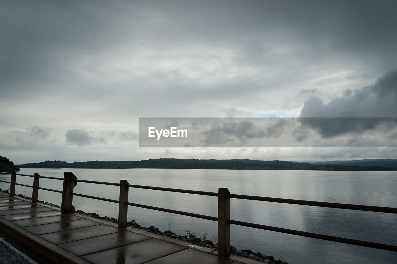 VIEW OF SEA AGAINST SKY