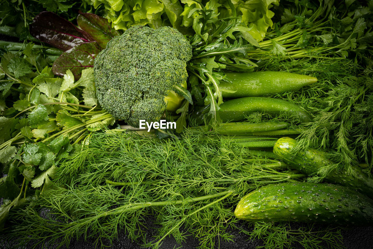 HIGH ANGLE VIEW OF GREEN VEGETABLES IN MARKET