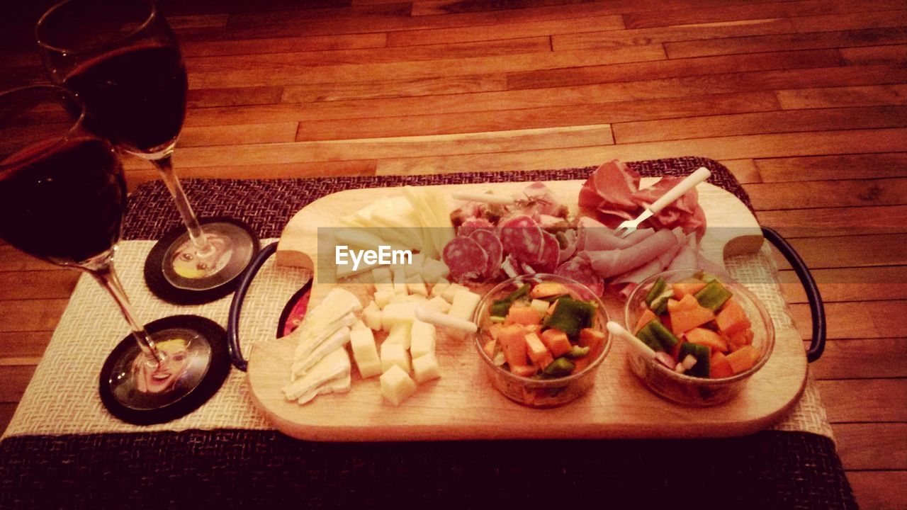 CLOSE-UP OF FOOD ON TABLE