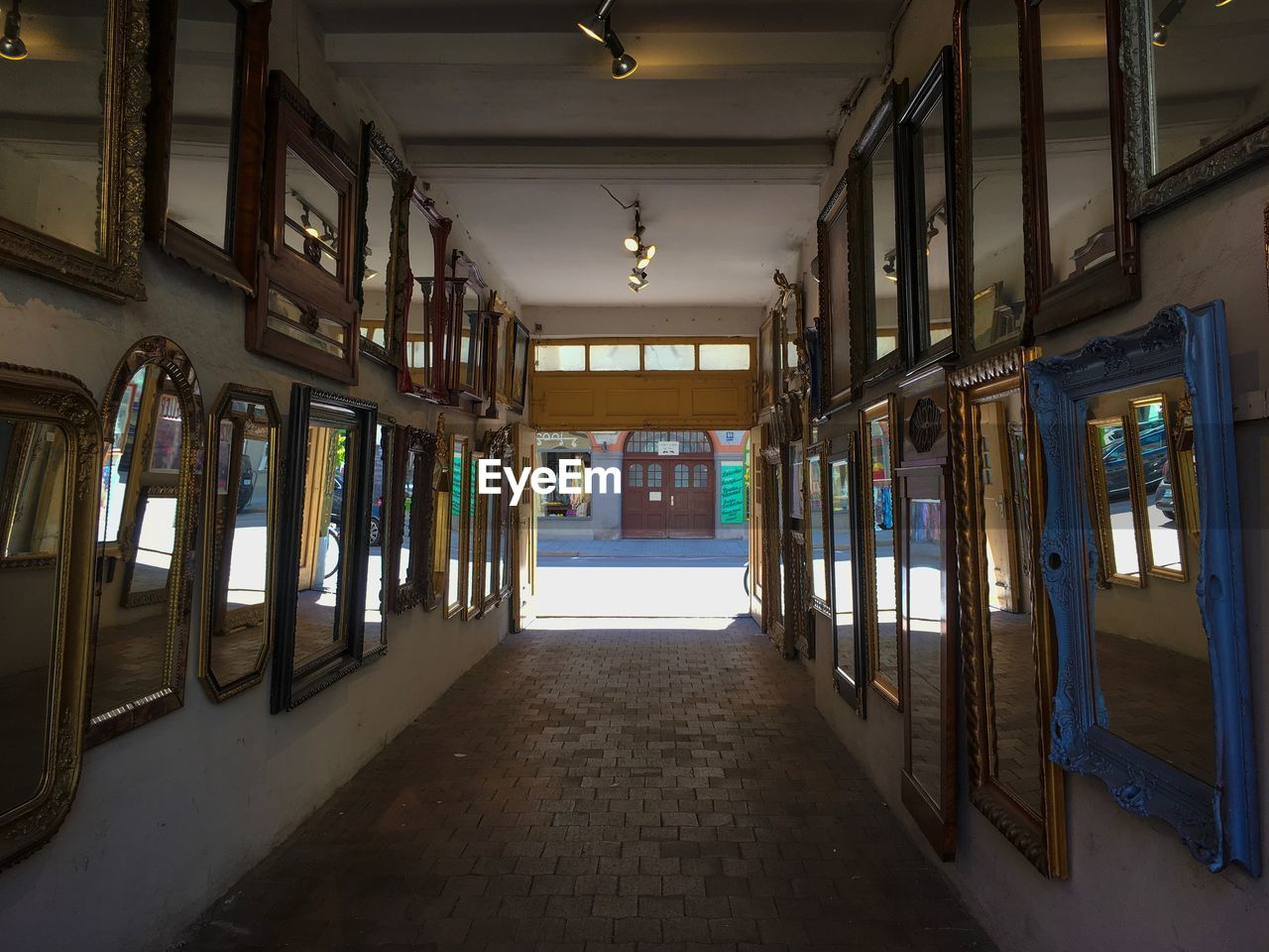 INTERIOR OF EMPTY BUILDING