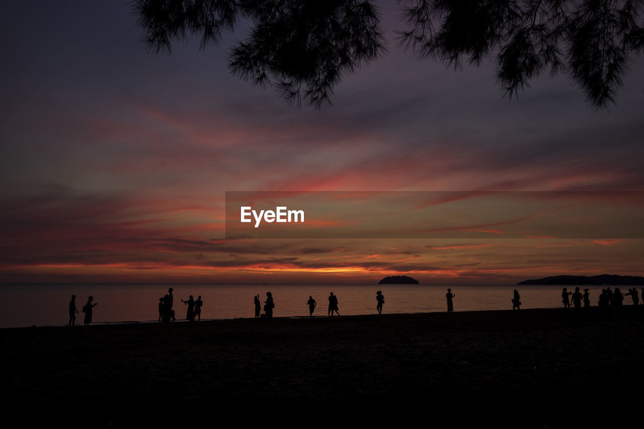 SILHOUETTE PEOPLE ON BEACH DURING SUNSET