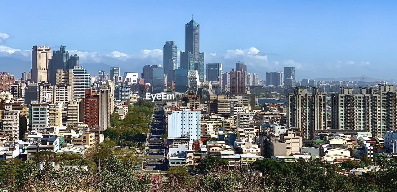 AERIAL VIEW OF BUILDINGS IN CITY