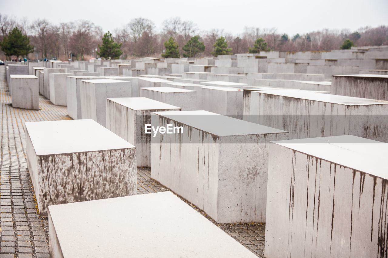 VIEW OF ROW OF CONCRETE WALL