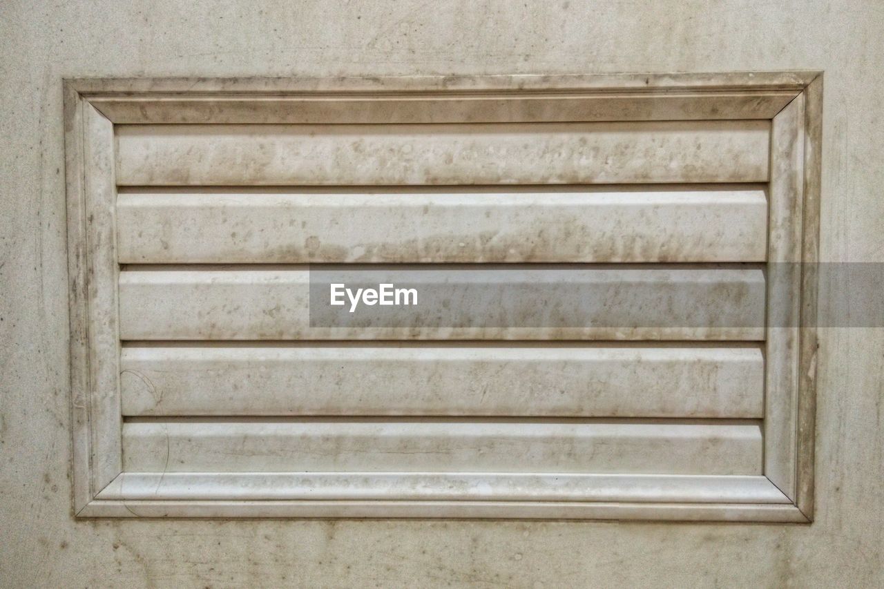 FULL FRAME SHOT OF TEXTURED WALL
