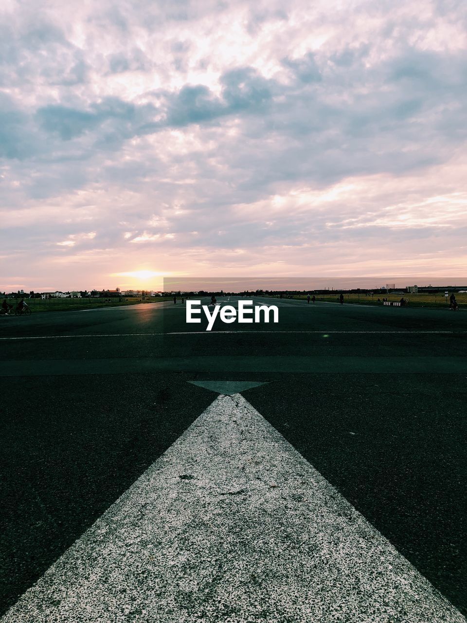 SCENIC VIEW OF ROAD AGAINST SKY DURING SUNSET