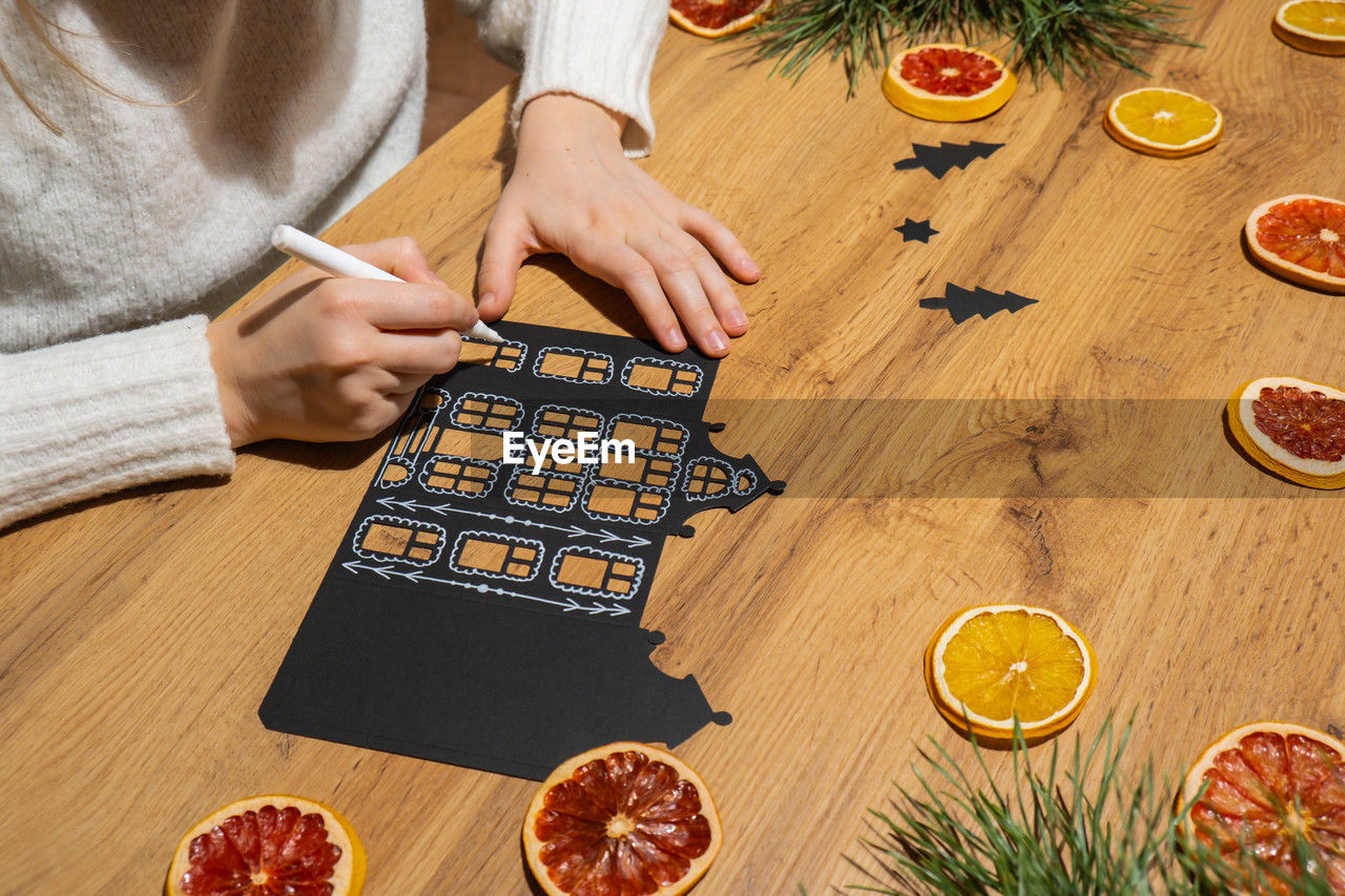 midsection of woman preparing gingerbread cookies