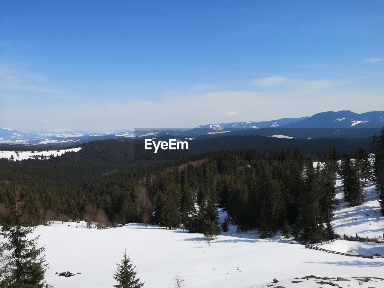 SCENIC VIEW OF SNOWCAPPED LANDSCAPE AGAINST SKY