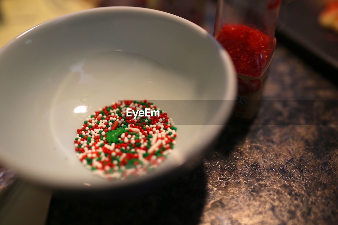 HIGH ANGLE VIEW OF DESSERT IN BOWL