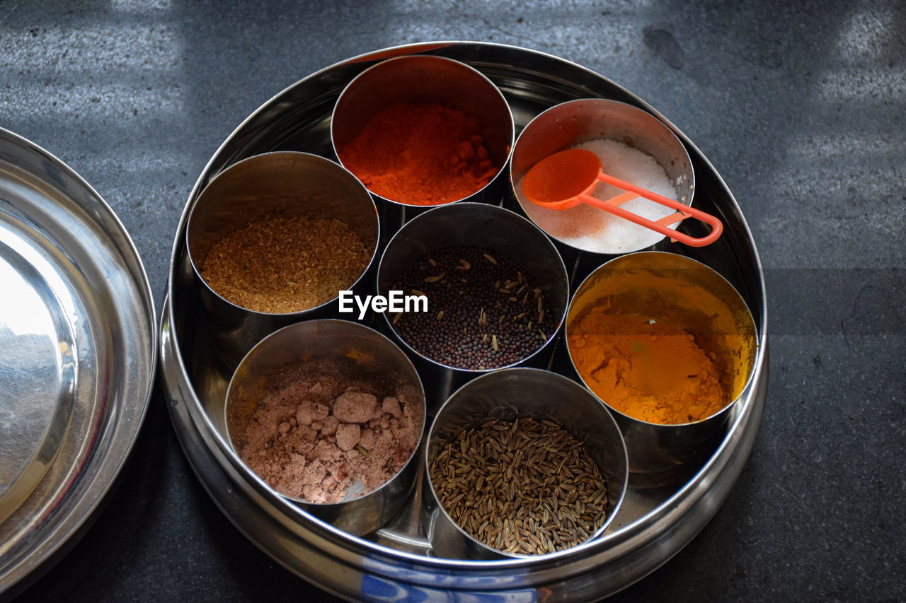 HIGH ANGLE VIEW OF SPICES ON TABLE