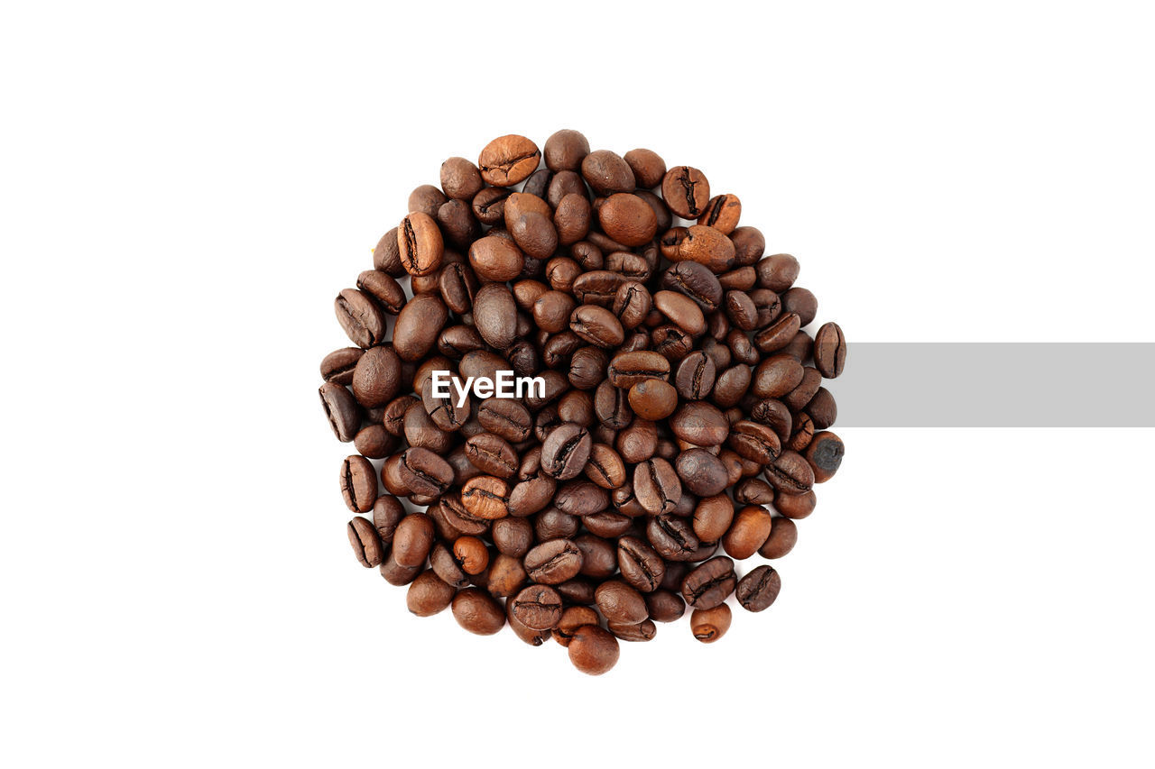 CLOSE-UP OF COFFEE BEANS OVER WHITE BACKGROUND