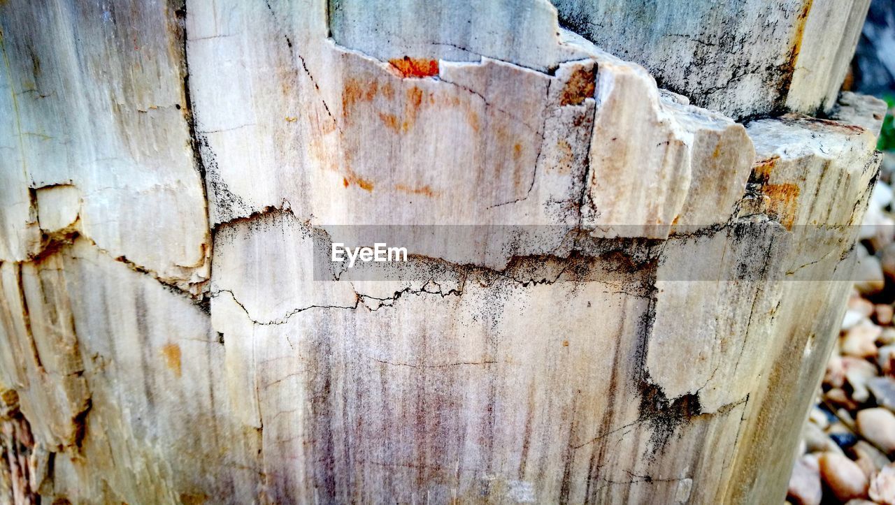 FULL FRAME SHOT OF RUSTY METALLIC WOOD