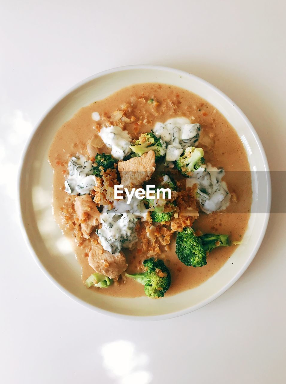 DIRECTLY ABOVE SHOT OF FOOD SERVED IN BOWL