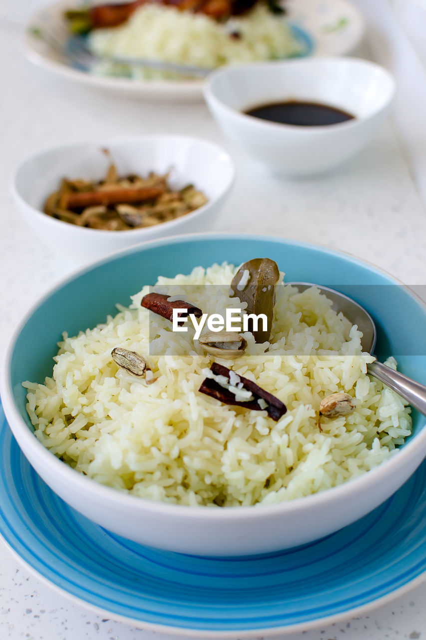 HIGH ANGLE VIEW OF FOOD SERVED IN BOWL