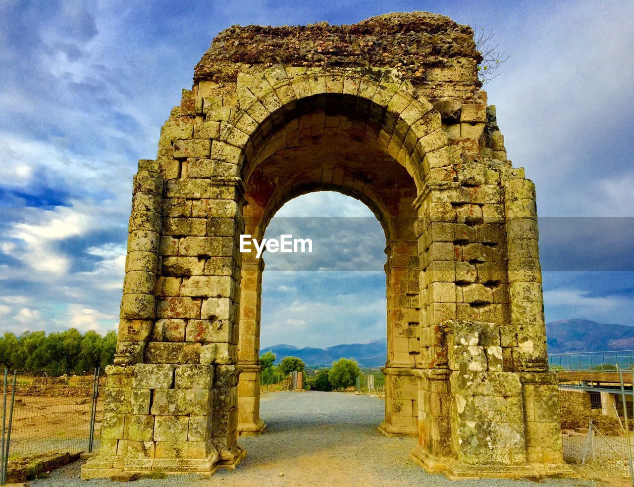 Old ruin building against sky