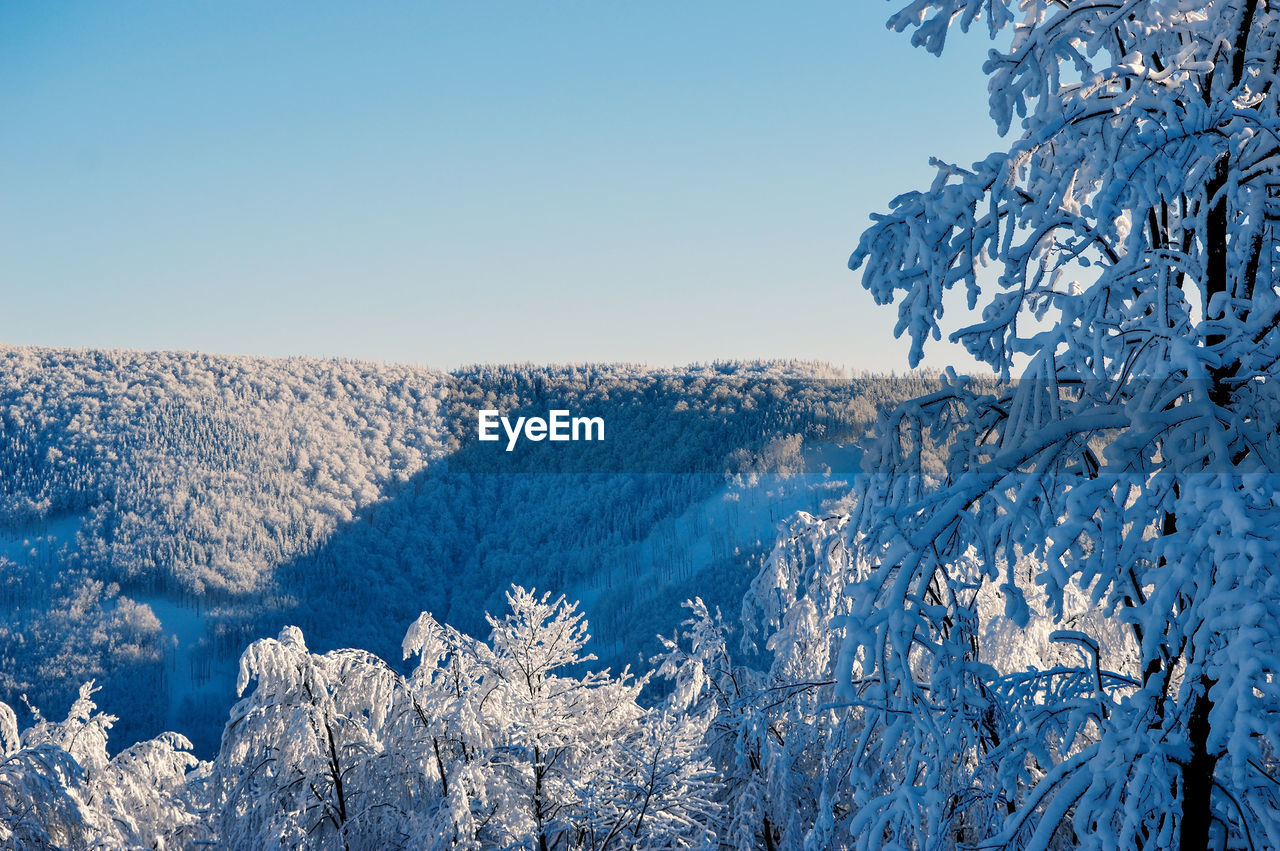 SCENIC VIEW OF SNOWCAPPED LANDSCAPE AGAINST CLEAR SKY