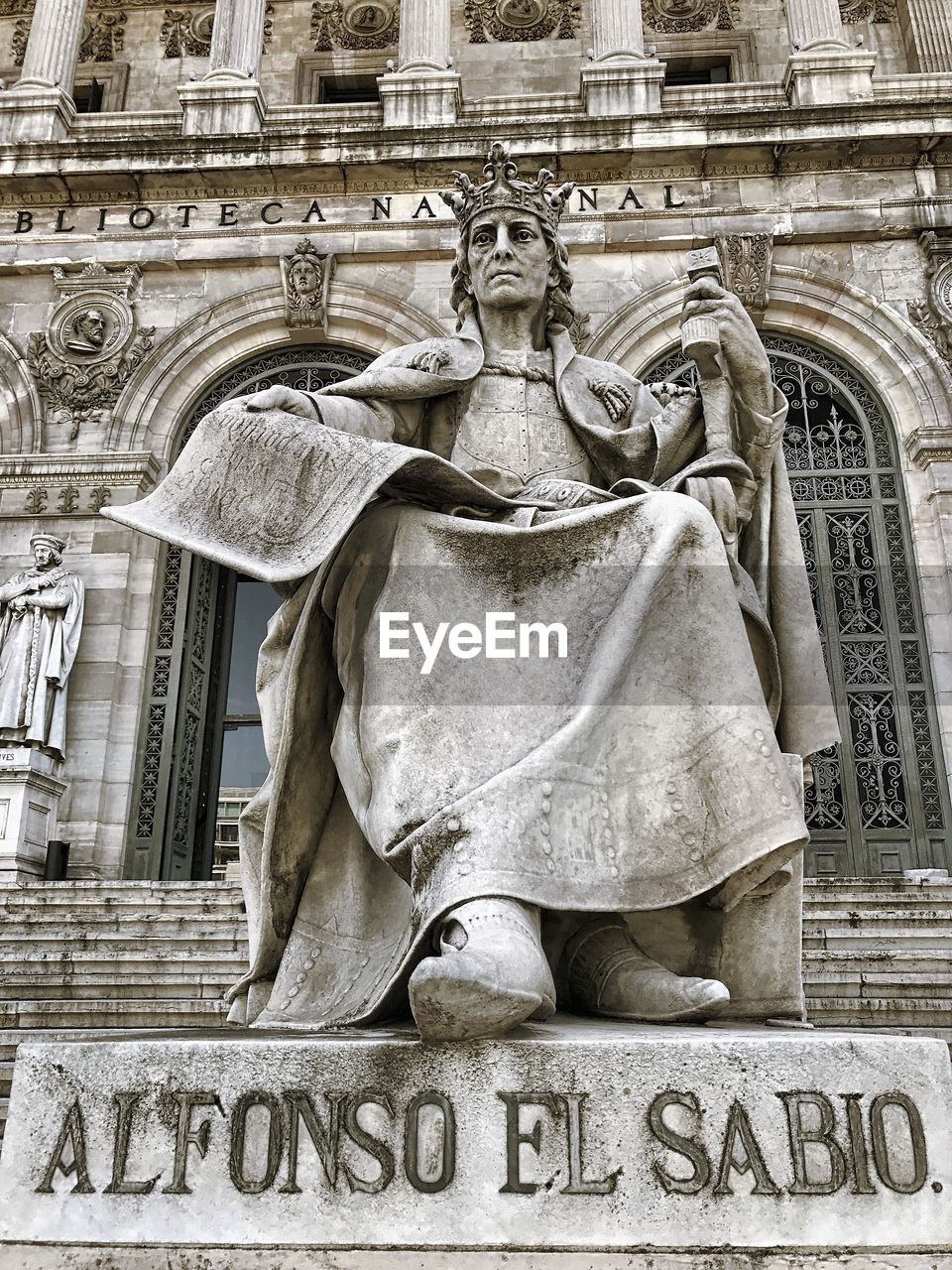 LOW ANGLE VIEW OF STATUES ON A BUILDING