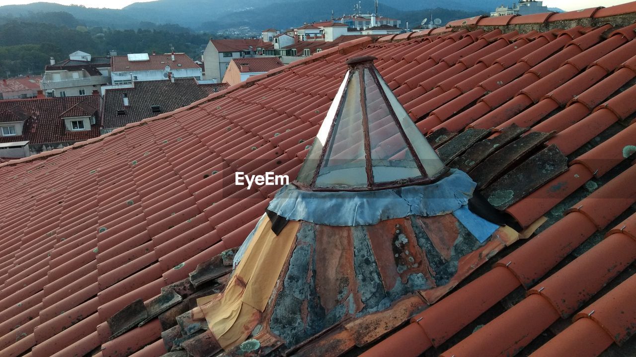 HIGH ANGLE VIEW OF ROOF AND BUILDING