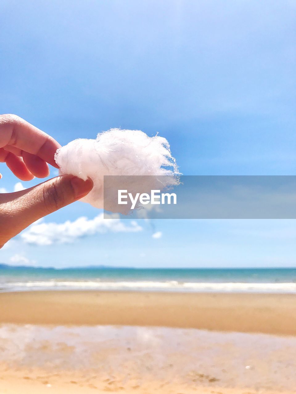 PERSON HAND HOLDING SAND ON BEACH