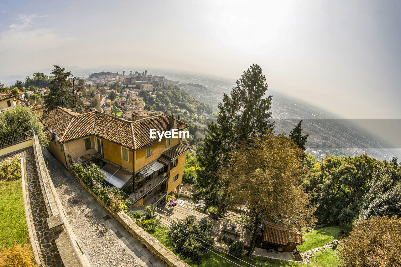 HIGH ANGLE VIEW OF BUILDINGS AGAINST SKY