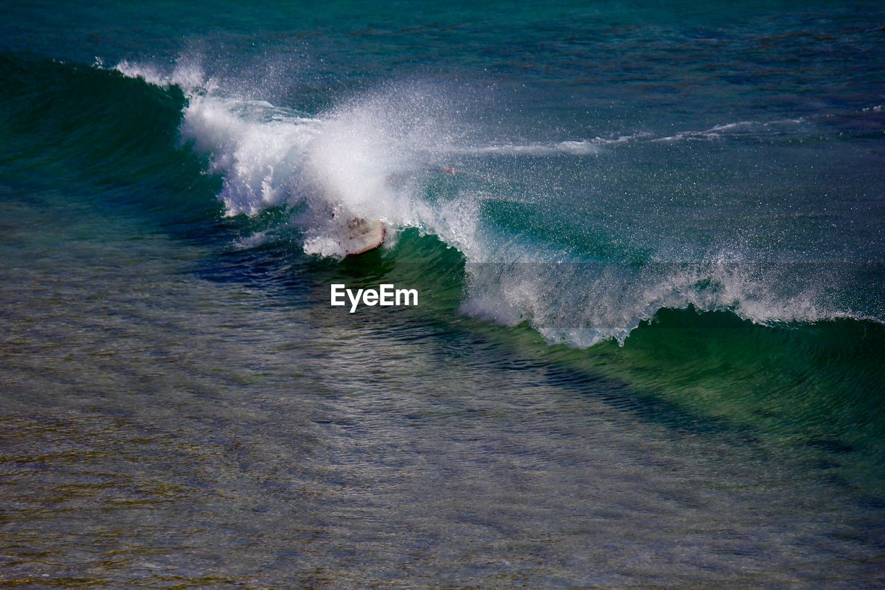 Waves splashing on rocks