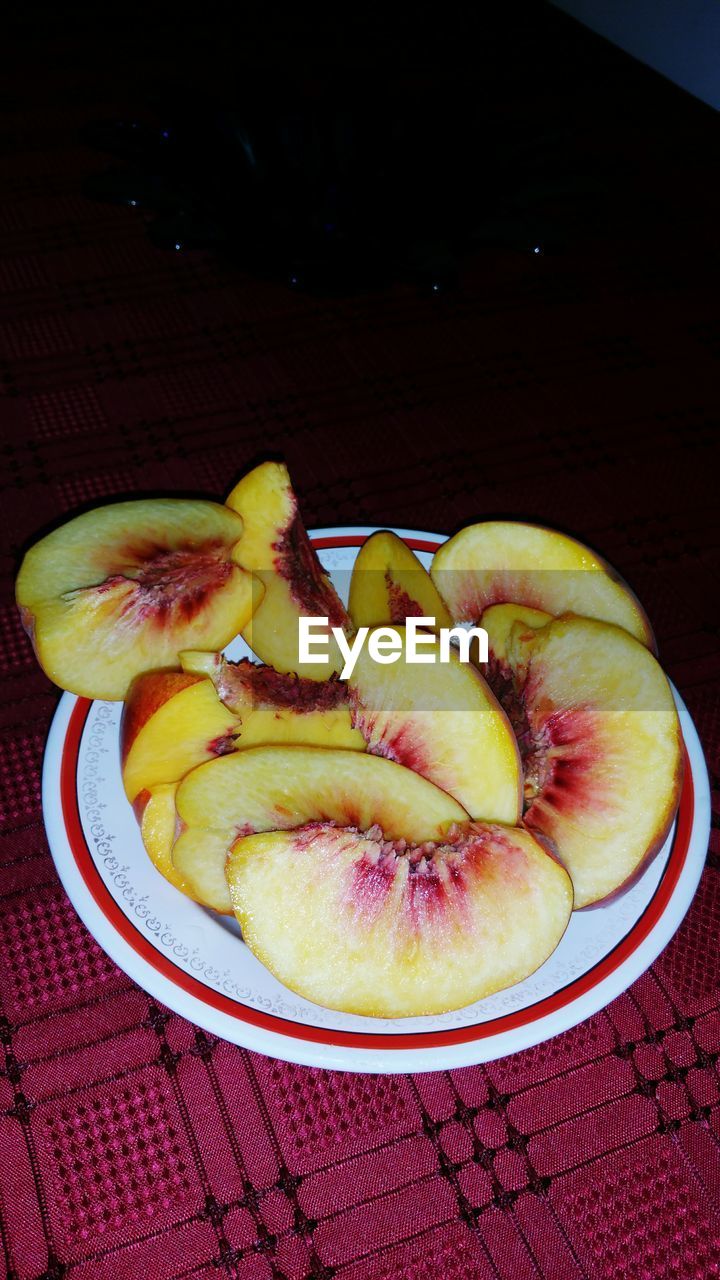 HIGH ANGLE VIEW OF FRUITS IN PLATE