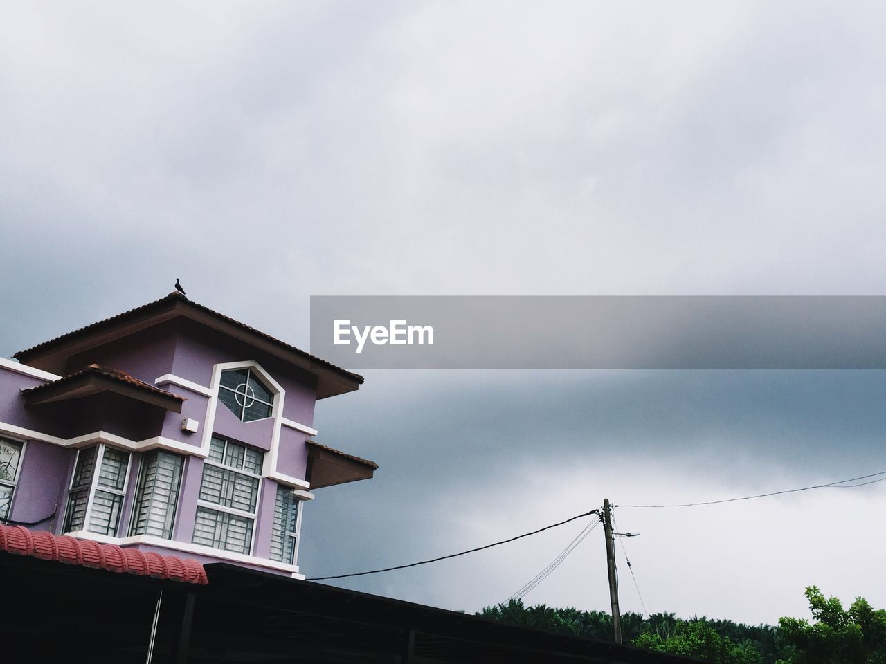 LOW ANGLE VIEW OF CLOUDY SKY