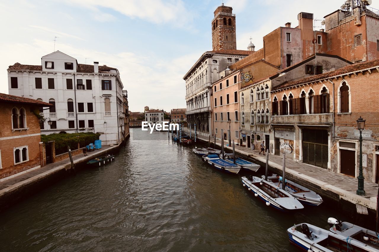 Canal passing through buildings in city