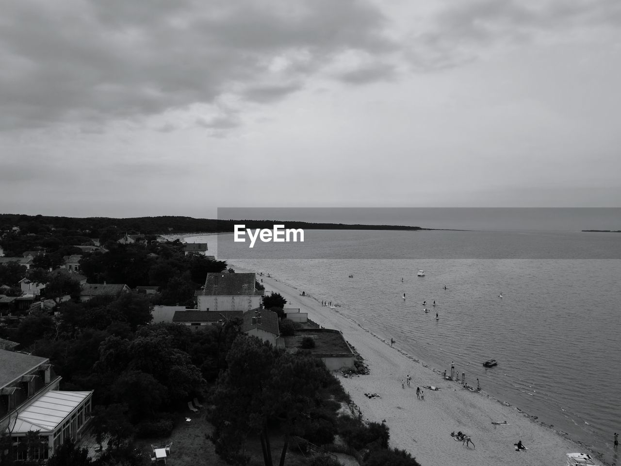 HIGH ANGLE VIEW OF SEA AND TREES AGAINST SKY