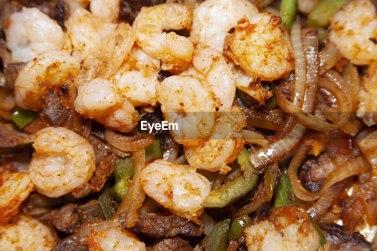 Spicy shrimp with green bell peppers, mushrooms, and caramelized onions